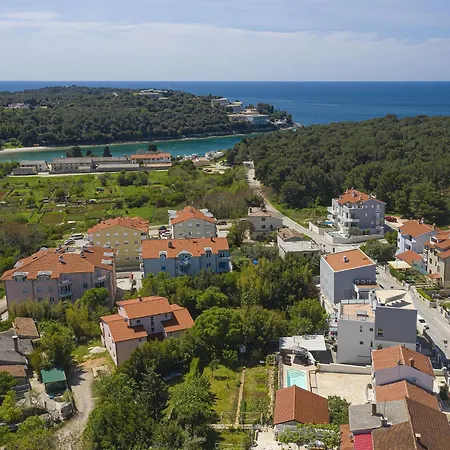 With Swimming Pool And Private Terrace Апартаменты Пула